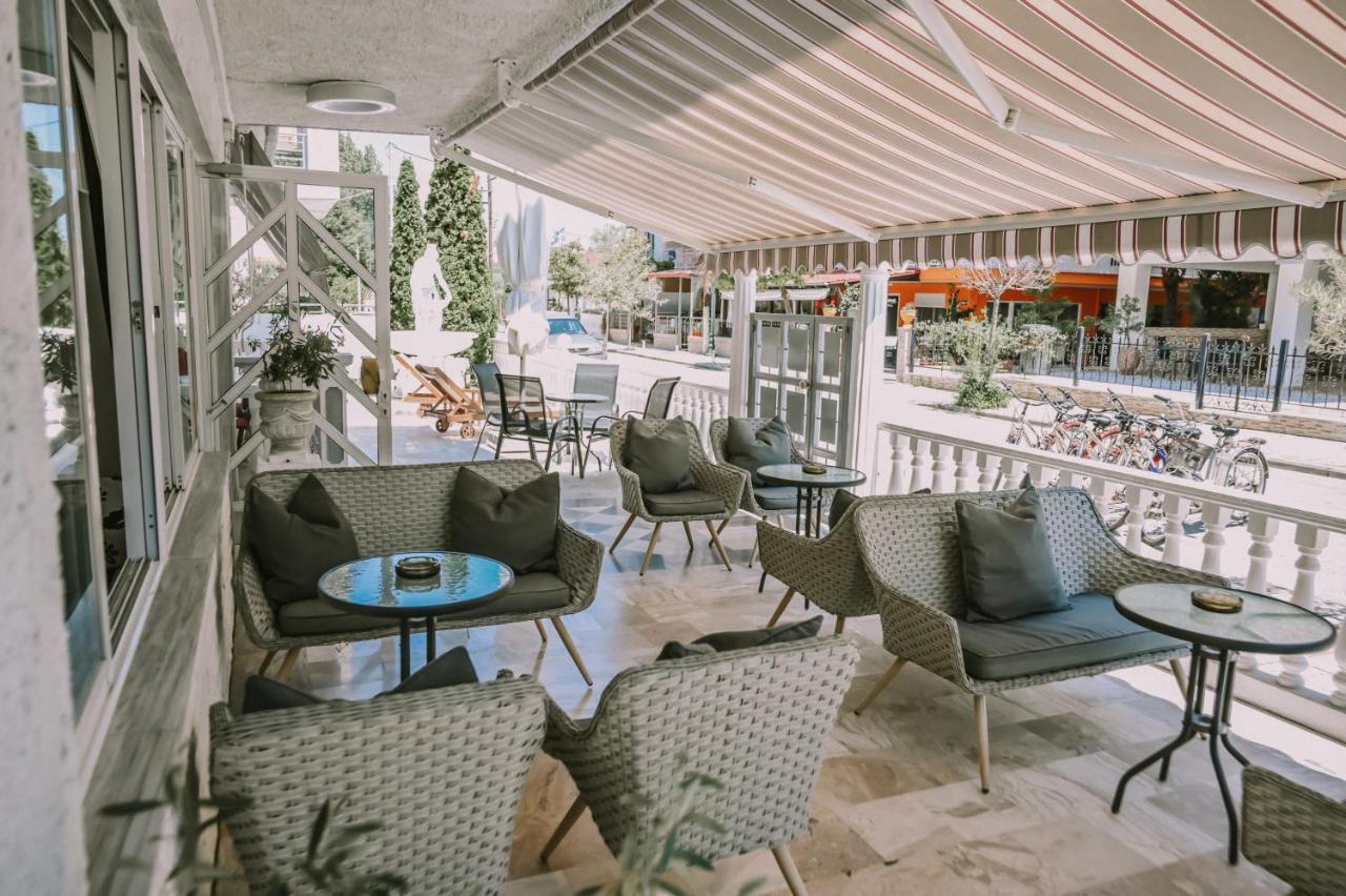 Hotel Kostas Olympiakí Aktí Buitenkant foto