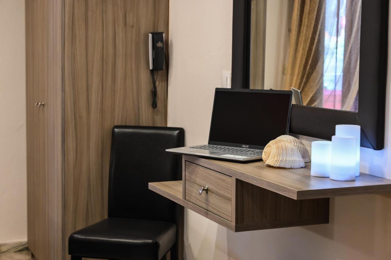 Hotel Kostas Olympiakí Aktí Buitenkant foto