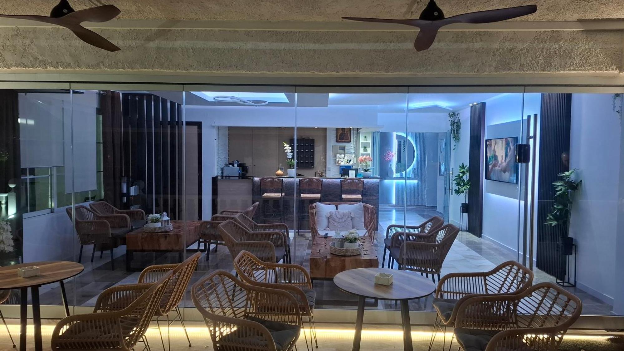 Hotel Kostas Olympiakí Aktí Buitenkant foto