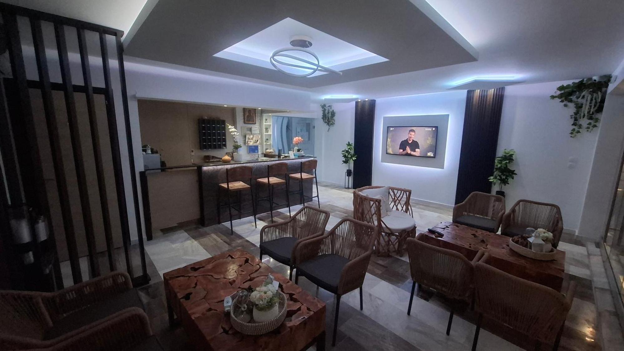 Hotel Kostas Olympiakí Aktí Buitenkant foto