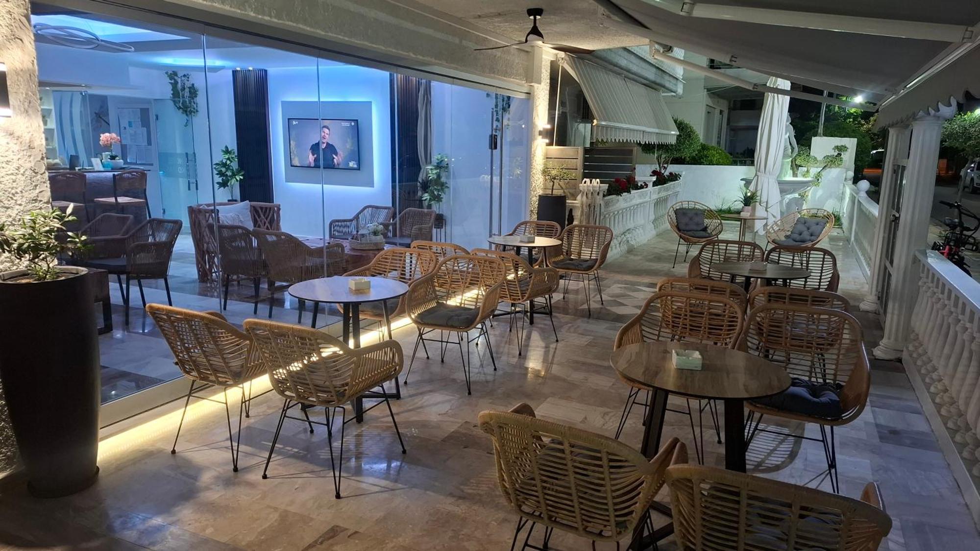 Hotel Kostas Olympiakí Aktí Buitenkant foto