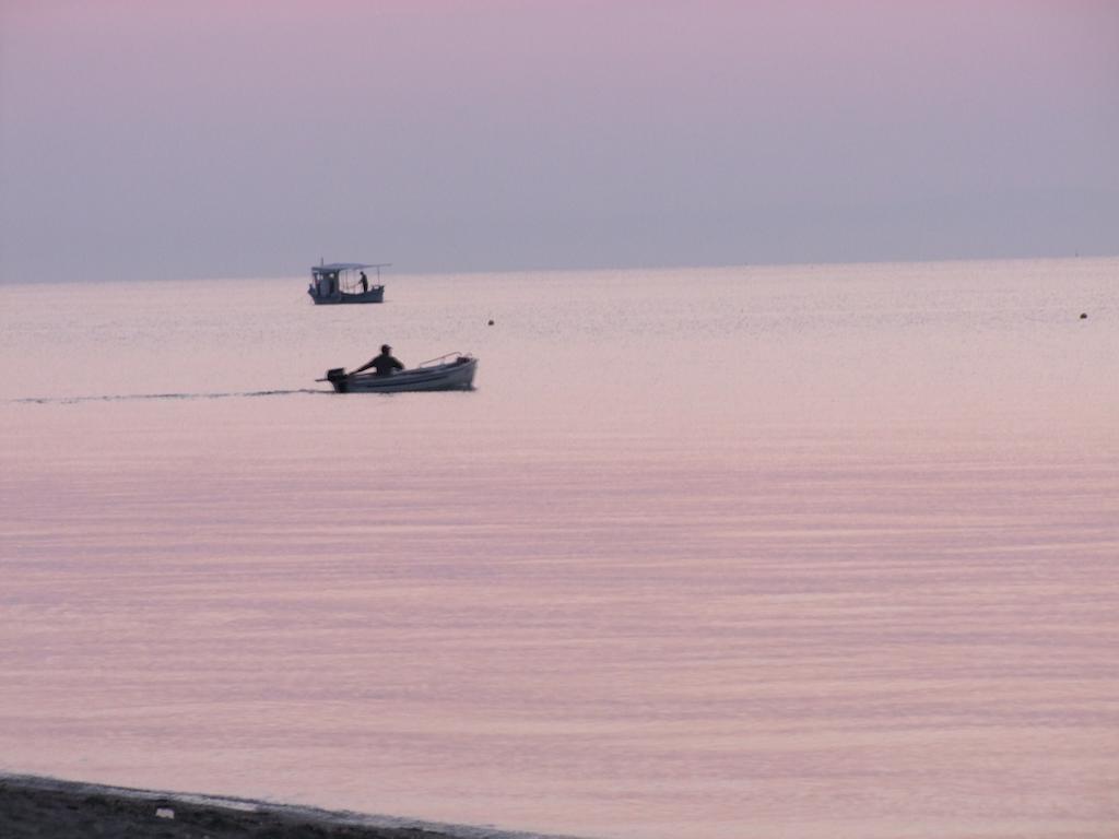 Hotel Kostas Olympiakí Aktí Buitenkant foto