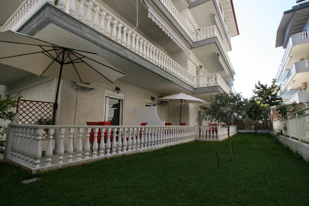 Hotel Kostas Olympiakí Aktí Buitenkant foto